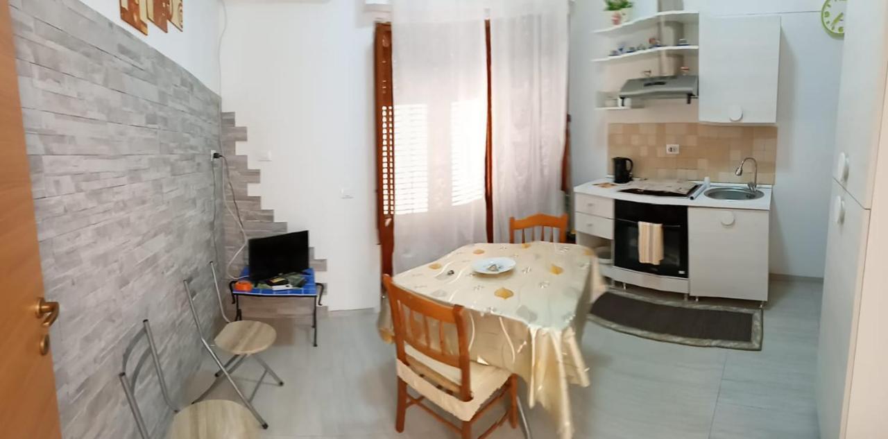 Roberto Guest House كاستيلاّماري ديل غو المظهر الخارجي الصورة